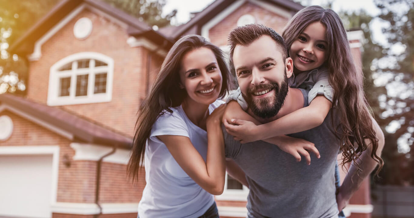 happy-family-homeowners-insurance